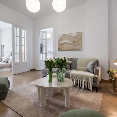 Stunning 3br - Balcony Overlooking Calea Victoriei Apartment Bucharest