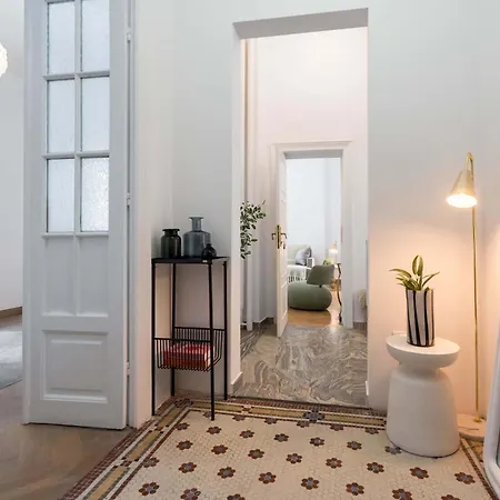 Stunning 3br - Balcony Overlooking Calea Victoriei Apartment Bucharest