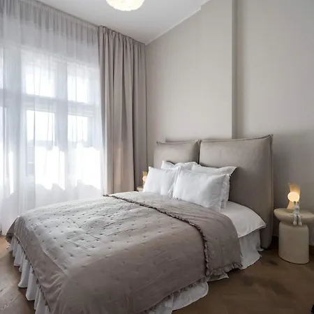 Stunning 3br - Balcony Overlooking Calea Victoriei Apartment