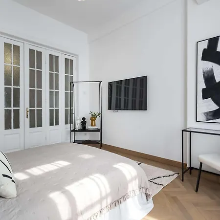 Apartment Stunning 3br - Balcony Overlooking Calea Victoriei