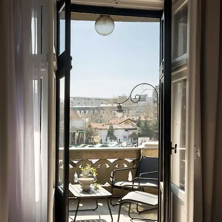 Stunning 3br - Balcony Overlooking Calea Victoriei * Bucharest