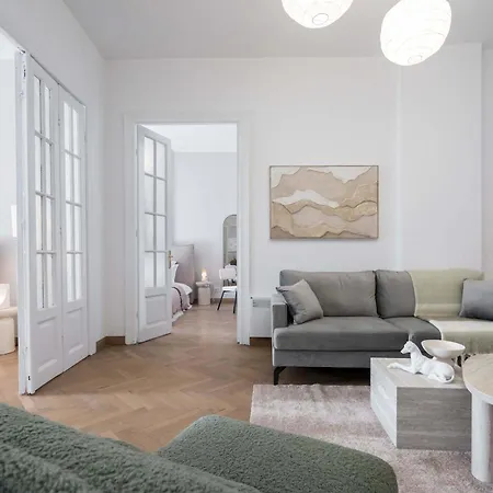 Stunning 3br - Balcony Overlooking Calea Victoriei Apartment Bucharest