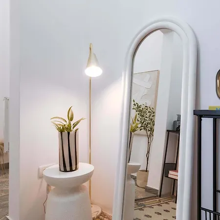 Apartment Stunning 3br - Balcony Overlooking Calea Victoriei *