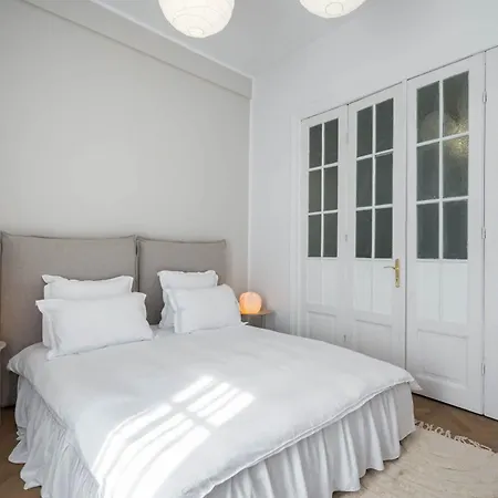 Stunning 3br - Balcony Overlooking Calea Victoriei Apartment *