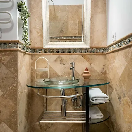 Apartment Stunning 3br - Balcony Overlooking Calea Victoriei Bucharest