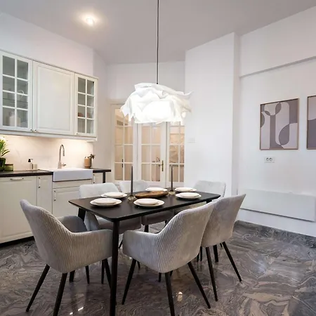 Stunning 3br - Balcony Overlooking Calea Victoriei * Bucharest