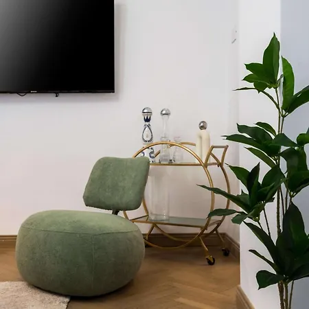Stunning 3br - Balcony Overlooking Calea Victoriei Apartment